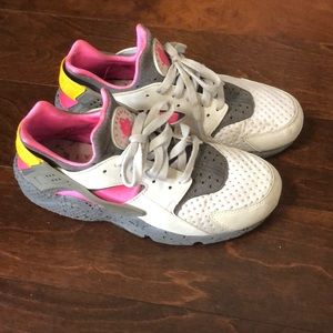 Men’s Nike Huaraches- summer colors - size 10
